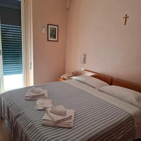 Hotell Tre Corone Garda (Verona)